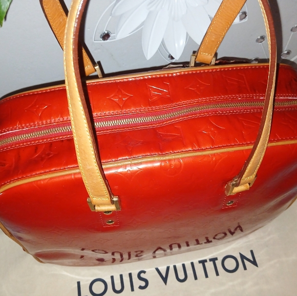 Louis Vuitton Red Monogram Vernis Leather Sutton Handbag - Picture 13 of 16